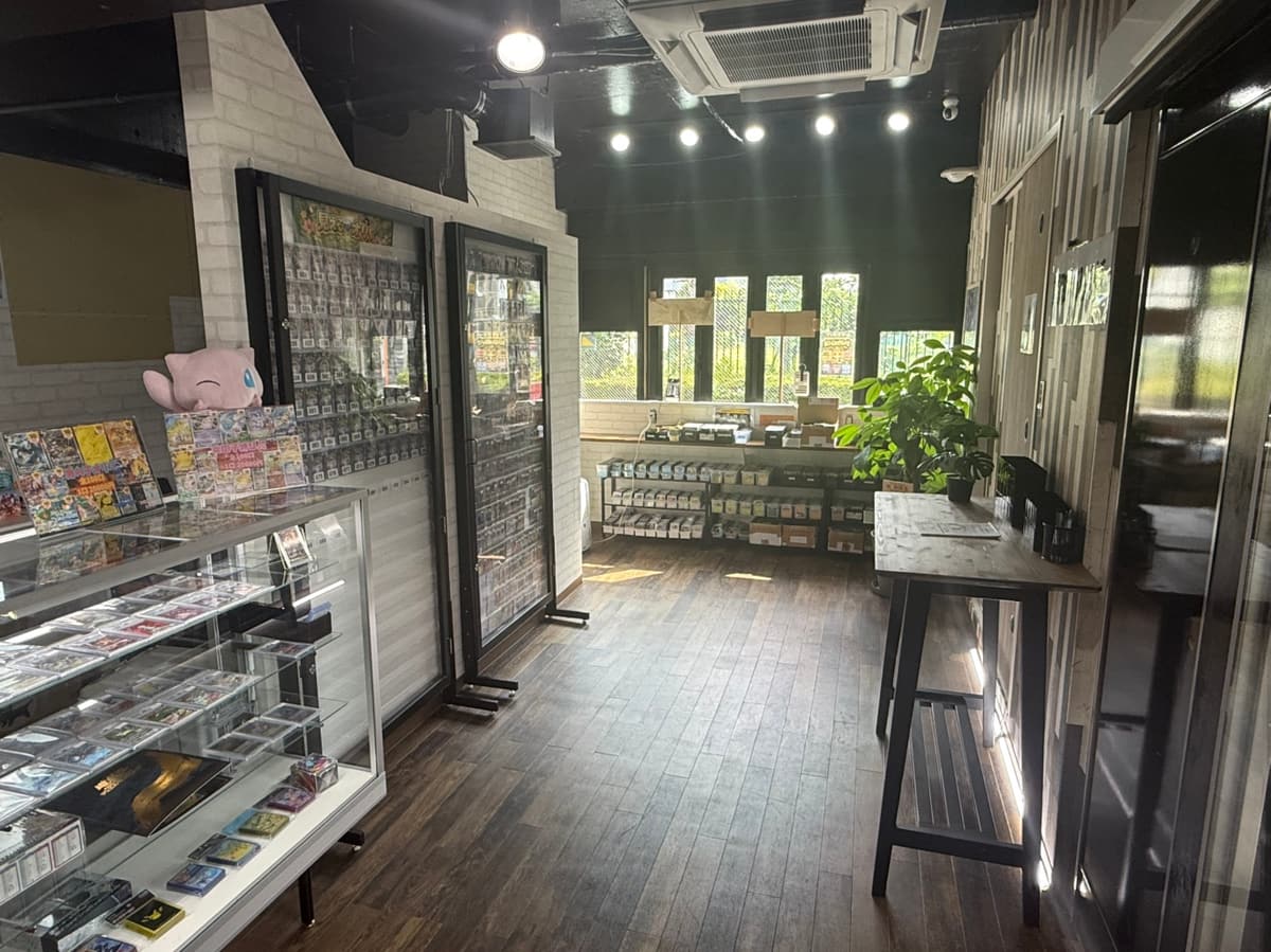 店内のカード展示ケース